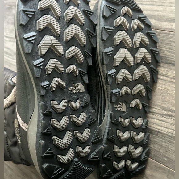 THE NORTH FACE youth size 2 AMORE ll winter puffer boots - Picture 7 of 10